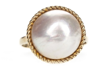 A PEARL SET RING