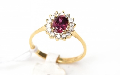 A RUBY AND DIAMOND CLUSTER RING IN 18CT GOLD, SIZE M