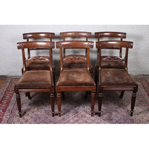 A SET OF SIX REGENCY MAHOGANY DINING CHAIRS each with a curv...