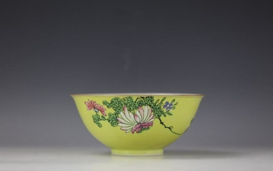 A QianLong Yellow Grounded Flower Porcelain Bowl