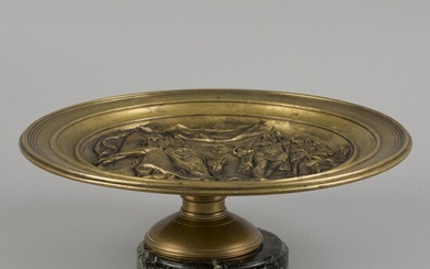 A bronze tazza with decor depicting a scene from 'Macbeth', England, ca. 1930.