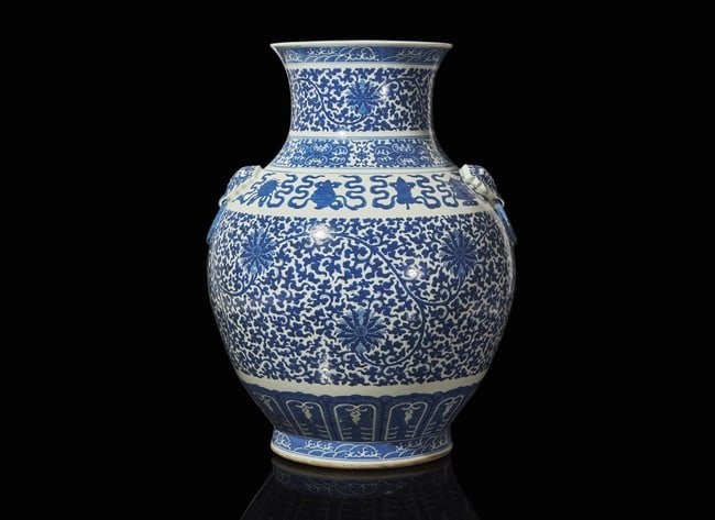 A large Chinese blue and white porcelain vase, late Qing dynasty to Republic period 青花