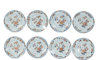 A set of 8 Imari porcelain dinner plates, decorated with peony, scattered flowers and Buddha hand citron fruit. China, Qianlong period