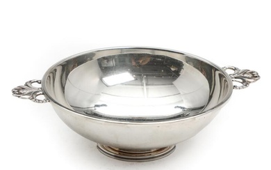 A sterling silver bowl with handles. 20th century. Weight app. 118 g....
