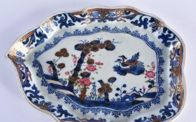 AN 18TH CENTURY CHINESE EXPORT BLUE AND WHITE PORCELAIN LEAF...