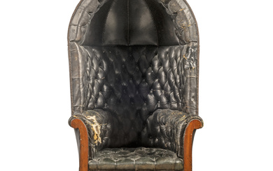 AN EDWARDIAN MAHOGANY AND DEEP-BUTTONED BLACK LEATHER-UPHOLSTERED HALL PORTER'S CHAIR EARLY 20TH CENTURY