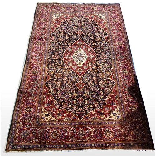 AN EXCEPTIONALLY FINE EARLY 20TH CENTURY KASHAN FLOOR RUG, c...