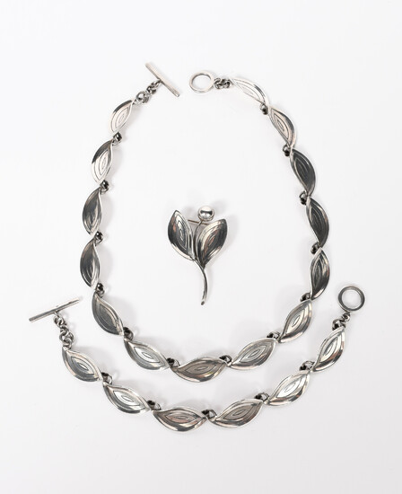An Aarre and Krogh Danish silver necklace