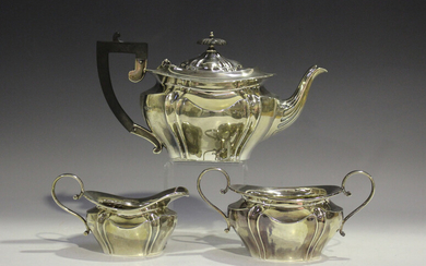 An Edwardian silver three-piece tea set of lobed cushion form, comprising teapot, two-handled sugar