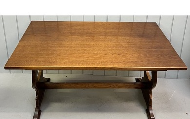 An oak refectory table. Dimensions(cm) H75 W137 D76