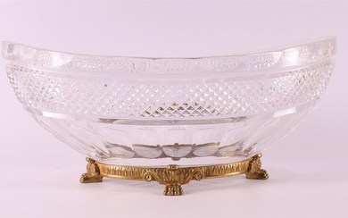 (-), An oval clear crystal fruit bowl on...