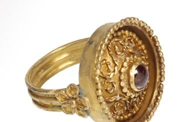 Ancient Roman Gold and garnet Ring with Daisies and Garnet