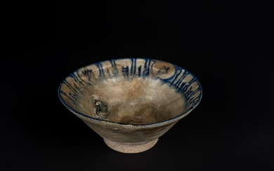 Arte Islamica A pottery bowl with blue pseudo