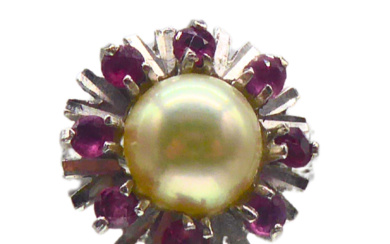 BEAUTIFUL RING MADE FROM THE FINEST POLISHED 585 WHITE GOLD WITH A CULTURED PEARL AND 8 RUBIES.