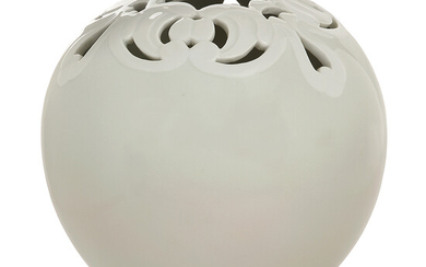 BING & GRONDHAL (MANUFACTURE) Vase sphrique en porcelaine, circa 1902/1914,...