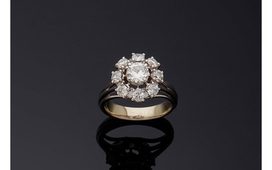 Bague "margueritte" en or blanc 18 carats (750/000), platine (950/000) et diamants, formant une fleur...