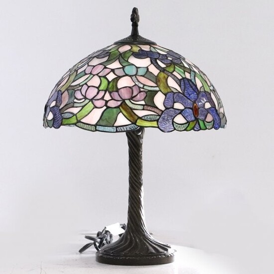 Baroque Style Leaded Stain Glass Decorative Table Lamp
