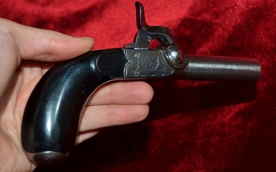 Belgium - 1830/1840 - Magnifique pistolet à percussion MANUFACTURE DE SAINT-ETIENNE avec poinçon l'attestant - beau travail de damas sur le canon - Canon dévissable et rayé - Pistol
