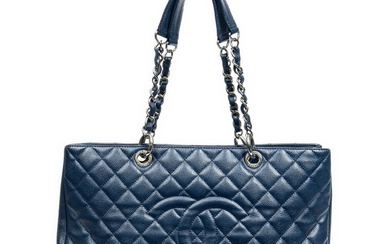 CHANEL, GRAND SHOPPING TOTE XL Please note all purchases will arrive in the Melbourne show room 10 days after purchase.