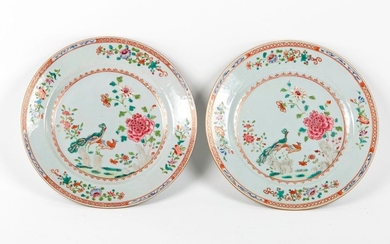 CHINA. Pair of round porcelain plates with polychrome...