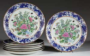 CHINESE EXPORT FAMILLE ROSE PORCELAIN SEVEN-PIECE PLATE SET