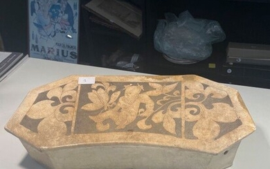 China - 20th century Headrest in glazed terracotta with cracks. H: 11.5 cm; W: 43.5 cm; D: 20 cm