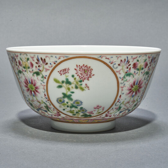 Chinese famille rose 'lotus' bowl