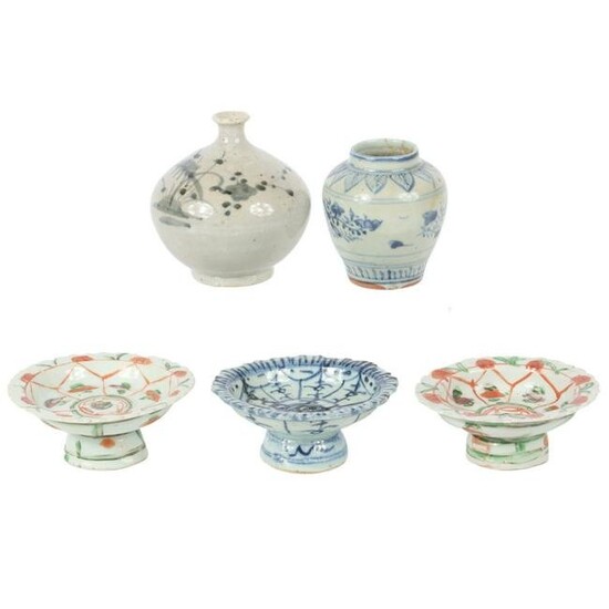 Chinese provincial glazed pottery 5pc.; blue and white