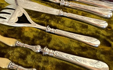 Christofle - Cutlery set (6) - CHRISTOFLE, Serving Cutlery, Engraved Floral Pattern - mod.Antique Louis Philippe - Silk, Silver-plated
