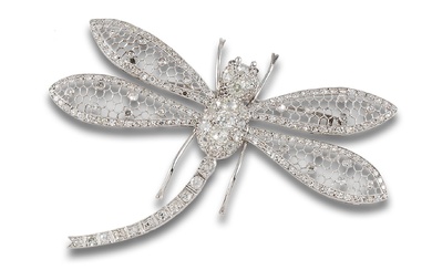 DRAGONFLY BROOCH IN PLATINUM AND DIAMONDS