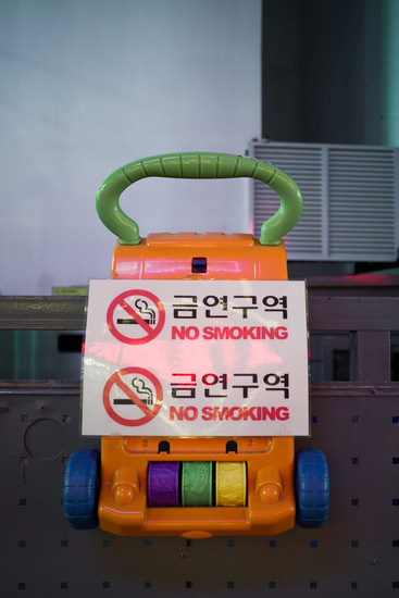 DeBerge - Foto auf Alu Dibond, Titel: No Smoking, Kid! 5/10