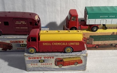 Dinky: A collection of three boxed Dinky Toys Commercial vehicles...