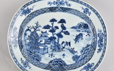 Dish - A LARGE CHINESE BLUE AND WHITE OBLONG DISH DECOPRATED WITH FIGURES IN A CHINESE LANDSCAPE - Porcelain