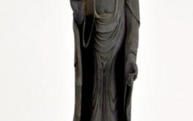 EARLY CHINESE CARVED GILTWOOD BUDDHA. The Carving with