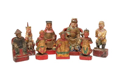 EIGHT CHINESE LACQUERED WOOD FIGURES 明及後期 漆木人物雕像八件