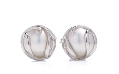 Earrings 14kt. white gold pair of Mabe pearl and diamond earrings
