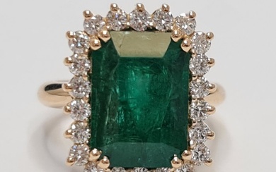 Emerald Diamond Ring - 18 kt. Yellow gold - Ring - 5.90 ct Emerald