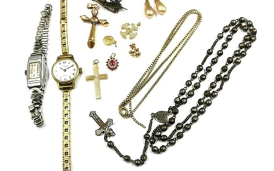 Ensemble de bijoux : croix en or, chapelet,...