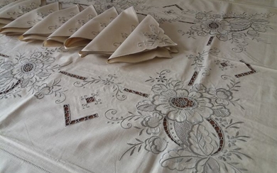 Fine tablecloth with Madeira embroidery - Linen - 1950