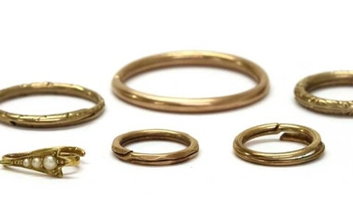 Four gold split rings