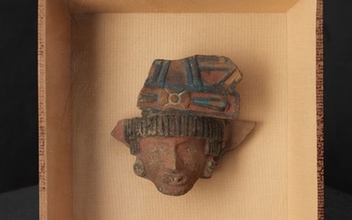 Fragment représentant un visage Terre cuite… Calendrier Art Précolombien - Art d’Asie - Nouvelle… Lot n° 5