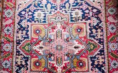 Grand tapis en laine à décor géométrique Dimensions... - Lot 405 - Morand & Morand