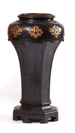 Grande vaso o porta ombrelli in legno laccato... - Lot 305 - Pierre Bergé & Associés