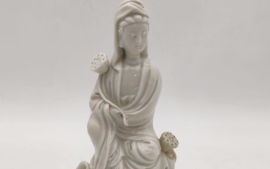 Guanyin en porcelaine blanc de Chine, Chine,... - Lot 5 - Ader