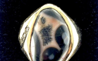 14k Custom Designed Shell and Diamond Ring