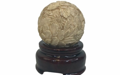 Ivory floral ball box on stand - Ivory, Wood - Approx. 1860