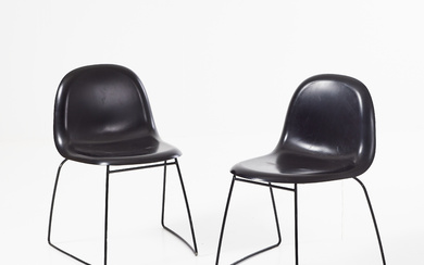 KOMPLOT DESIGN, chairs, 1 pair, Gubi, Denmark, black plastic seat, lacquered leg stand, stackable.