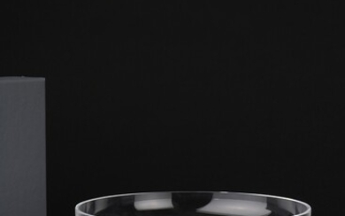 LALIQUE France Coupe sur pied en cristal translucide modèle "Angelots". Signée "Lalique France" H_15 cm...