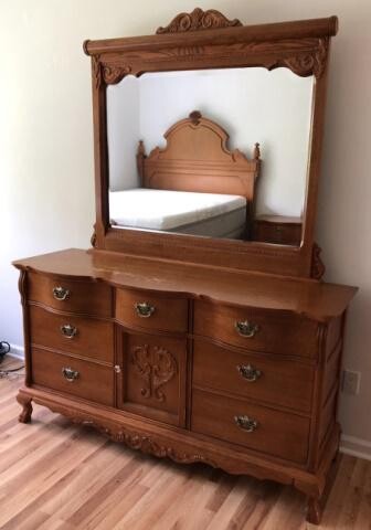 Lexington Furniture Victorian Oak Dresser w Mirror