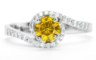 No Reserve Price - 0.63 ct - Natural Fancy Vivid Orangy Yellow I1 & VS side diamonds - Ring White gold Diamond (Natural)